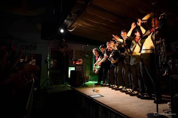 FOTOREPORT: Fast Food Orchestra přivezli do Plzně závan Mexika