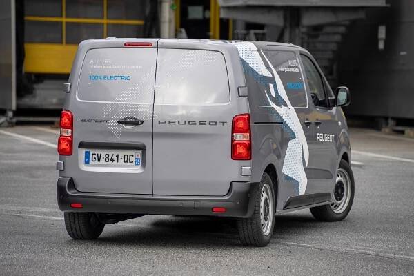 Díky modernizaci rozvodů a dalších klíčových komponentů bez problémů plní normu Euro 6e-bis a připraven je i na přísnější Euro 7. Zdroj: Peugeot