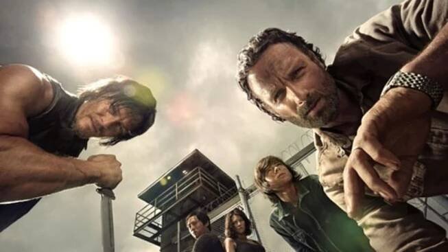 Snímek ze seriálu The Walking Dead (Živí mrtví)