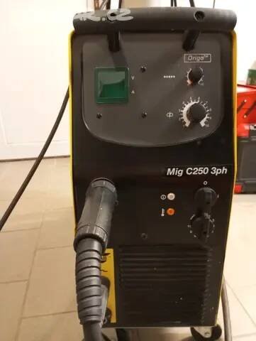 Svářečka CO2 Esab 250