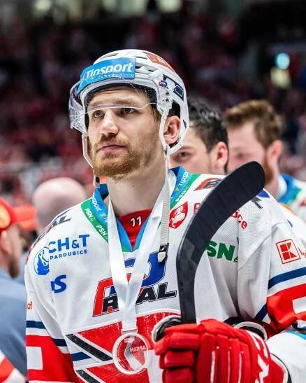 GLOSA: Čtyřicet hráčů se honí šedesát minut za pukem a vždy vyhraje Třinec...