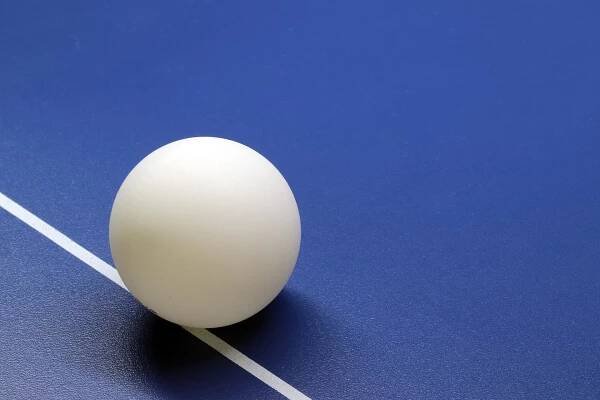 Tenis a stolní tenis; co mají společného, a co zase moc ne? - míček na ping pong
