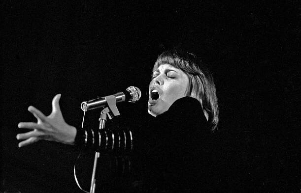 Soubor:Mireille Mathieu Hamburg 1971 001.jpg – Wikipedie