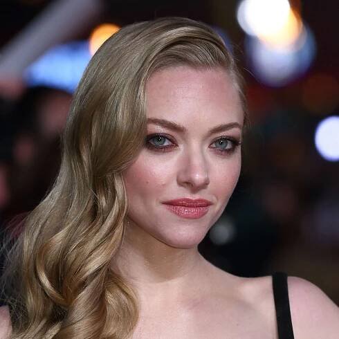 Amanda Seyfried Has Short Dark Brown Hair Now