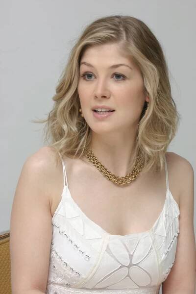 Rosamund Pike Swimsuit Wallpapers