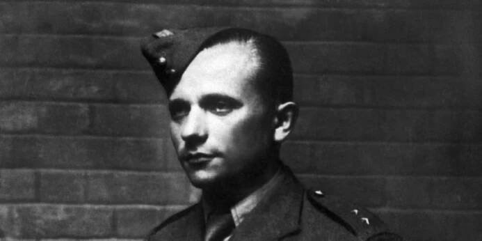 Jozef Gabčík, příslušník čs. jednotek ve Velké Británii za 2. světové války, provedl atentát na Reinharda Heydricha.