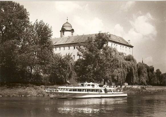 PODĚBRADY - zámek - motorová loď Poděbradka - Nymburk - Pohlednice místopis
