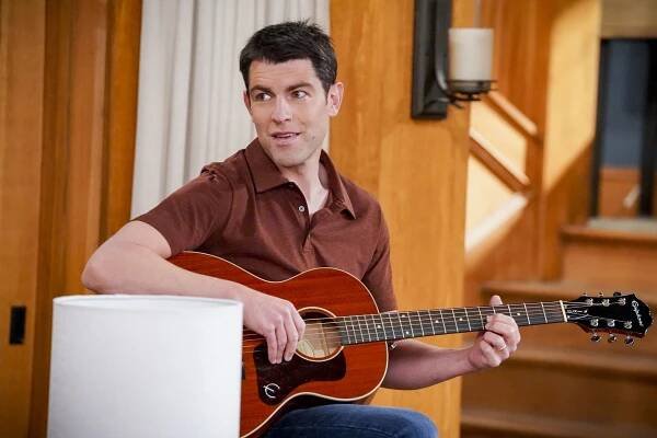 Sousedství - Welcome to the Invasion - Z filmu - Max Greenfield