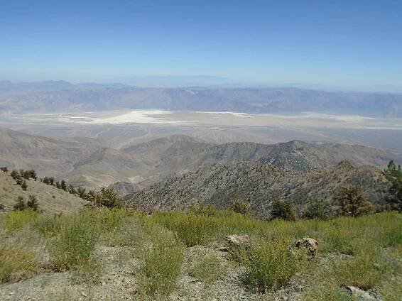 Soubor:Badwater Basin, Death Valley and Amargosa Range from Telescope Peak.jpg – Wikipedie