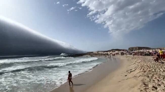 VIDEO: Portugalce vyděsil hrůzný úkaz na obloze. Vzácný mrak se valil jako tsunami