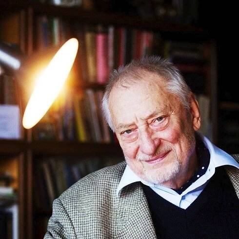 Zemřel novinář Jan Petránek. V srpnu 68 vysílal z ostřelované budovy Českého rozhlasu