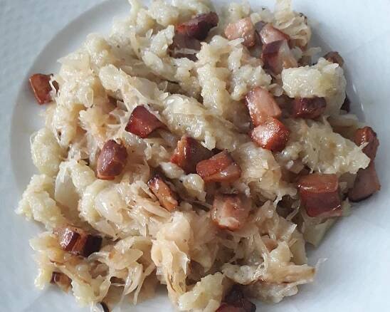Strapačky s kapustou a slaninou (recept)