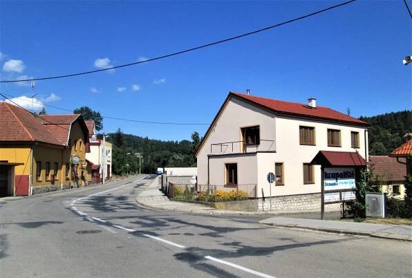 Fotogalerie Řícmanice - putování po zajímavostech obce a okolí - Pohled na obec z vyhlídkového místa Na nivce - č. 738408