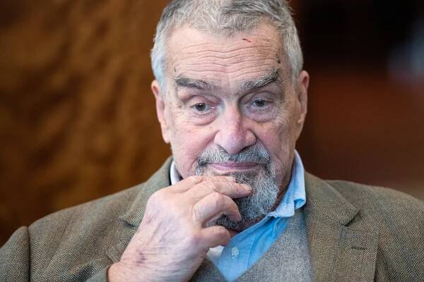 Karel Schwarzenberg, bývalý kancléř prezidenta Václava Havla... | iROZHLAS - spolehlivé zprávy