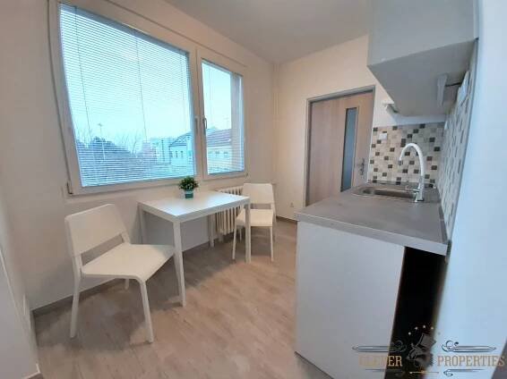 Nabízí, pronájem, byty 2+1 Arnošta z Pardubic, Pardubice, obrázek č. 2