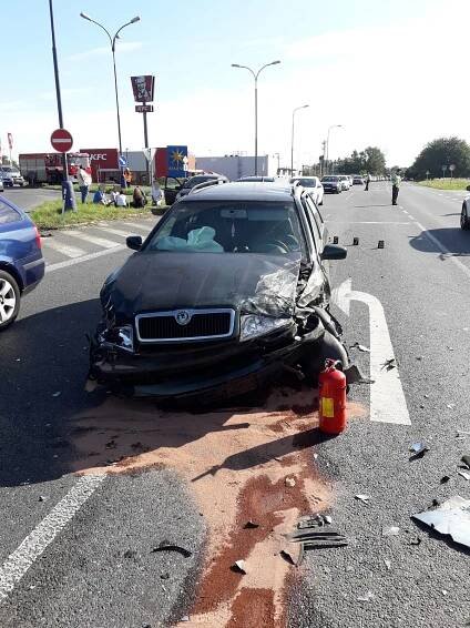 K dopravní nehodě tří osobních automobilů v Benešově vyjela… | POŽÁRY.cz - ohnisko žhavých zpráv | hasiči aktuálně
