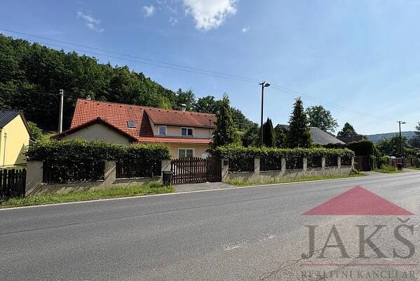 Volšovy u Sušice; rodinný dům (5+kk - 188 m2; 1+kk - 82 m2) s terasou a zahradou 2.440 m2