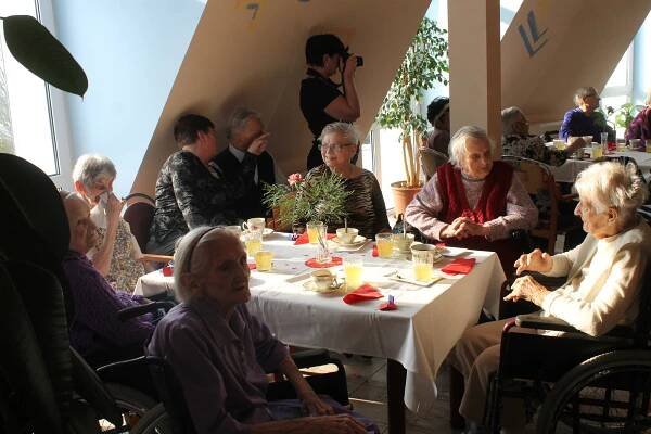 FOTOGALERIE: Dům seniorů ve Kdyni pořádal tradiční ples