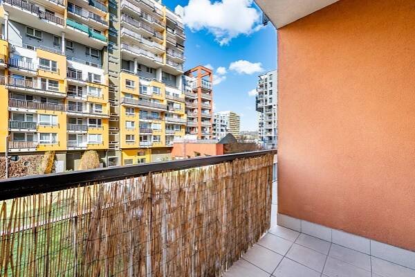 PRODÁNO. Byt 3+kk (80 m2), lodžie (8 m2), parkovací stání - FARAON reality