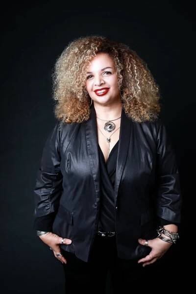 Davina Robinson | The Only American Powerhouse Blues Queen in Japan - GALLERY