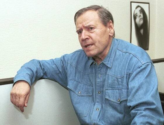 Herec Josef Bek miloval společnost krásných žen. 