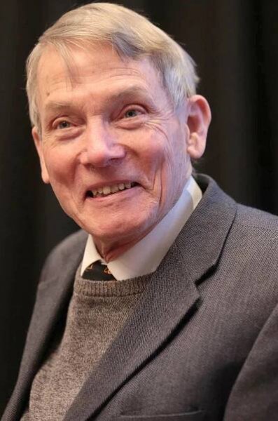 Prof. William Happer (* 27. července 1939) je americký fyzik, který se specializuje na studium atomové fyziky, optiky a spektroskopie. Je emeritním profesorem fyziky na Princetonské univerzitě a dlouholetým členem poradní skupiny JASON, kde byl průkopníkem vývoje adaptivní optiky. Od roku 1991 do roku 1993 Happer sloužil jako ředitel Úřadu vědy ministerstva energetiky. V roce 1993 byl Clintonovou administrativou propuštěn z ministerstva energetiky po neshodách ohledně ozonové díry. ▬ Happer odmítá vědecký konsenzus o změně klimatu. V roce 2018 ho Donald Trump jmenoval do Rady národní bezpečnosti, aby čelil tzv. důkazům spojujícím emise oxidu uhličitého s globálním oteplováním.