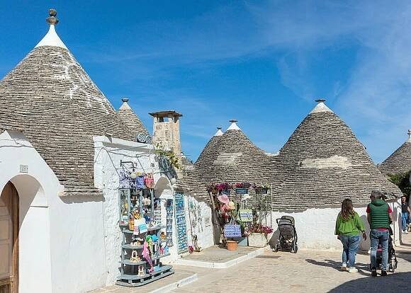 Des trulli convertis en boutique de souvenirs, Via Monte Nero (Rione Monti).
