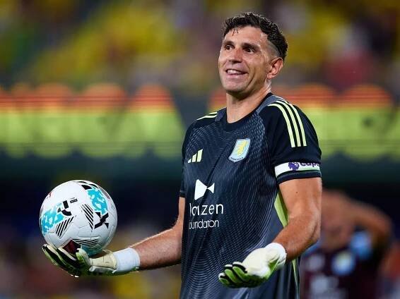 Aston Villa star makes Emi Martinez's future clear after missing opening game