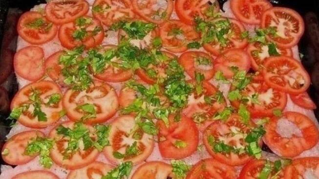 Jemné kuřecí plátky zapečené v troubě s rajčaty