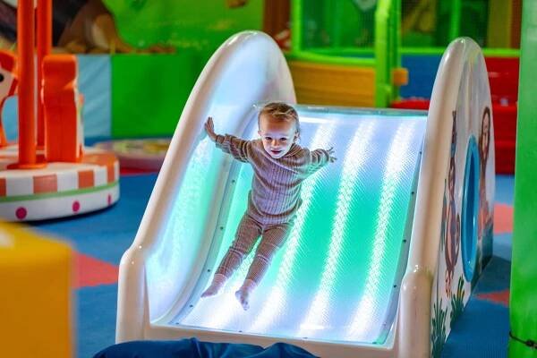 Svítící skluzavka - Funpark Žirafa - Praha