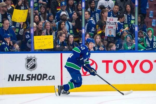 NHL: Calgary Flames at Vancouver Canucks