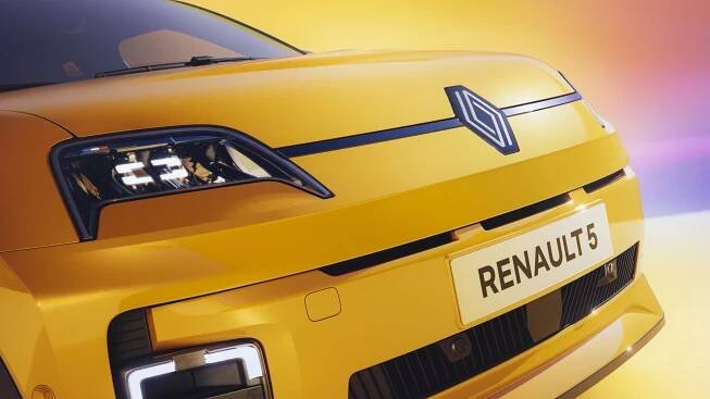Nový Renault 5 E-Tech přijíždí jako stylový elektromobil s nádechem retra