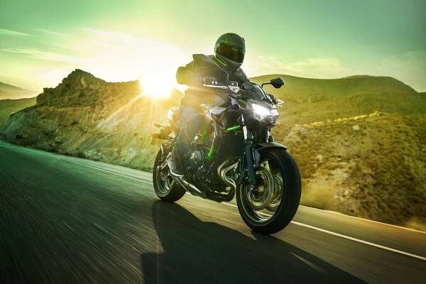 Kawasaki Z650 červená 2024 - Kawasaki - Motocykly Kawasaki - 174 900 Kč - K2Moto.cz - Splňte si svůj motocyklový sen