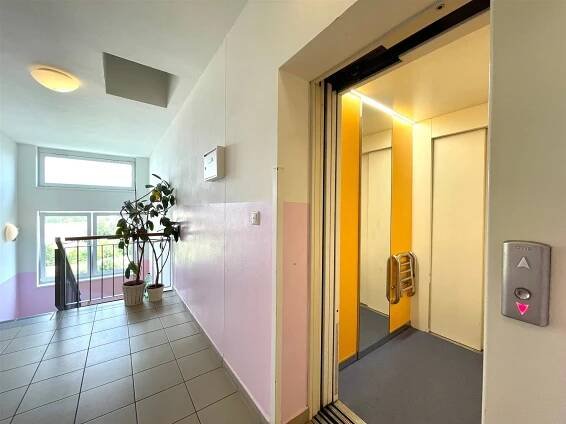 Pronájem bytu 3+kk s terasou 75 m2 a garážovým stáním, ul. Terezínská, Praha 9 Letňany. | Reality.iDNES.cz 