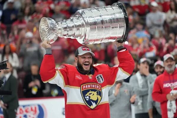 NHL: Tkachuk, Barkov či Bobrovskij hovoria po výhre Stanley Cupu | SPORTNET