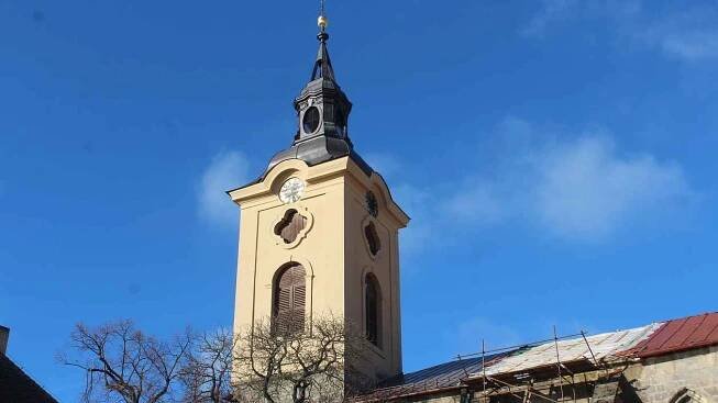 Hodiny kostela sv. Ignáce se dočkají opravy. Za půl milionu se i samy natáhnou