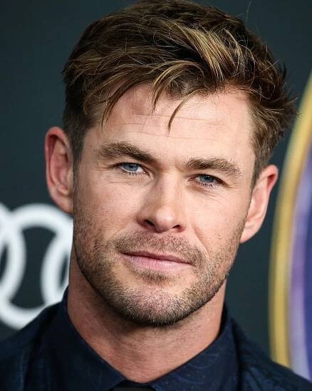 »Thor« Hemsworth dováděl ve vlnách: Božský pohled pro dámy!