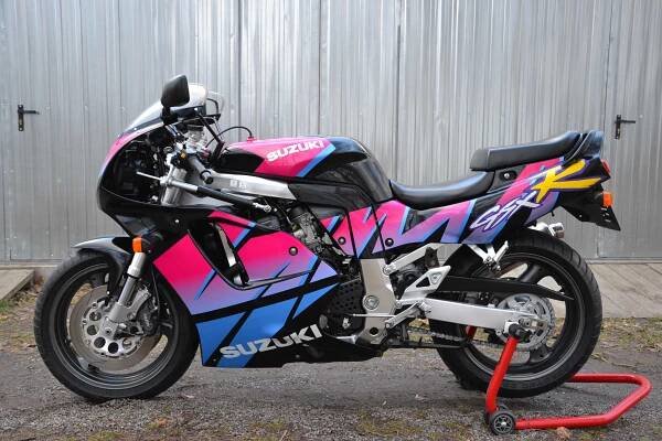 Poctivé kapoty « YoungTimerMoto.cz | DOVOZ – PRODEJ – VÝKUP NOVODOBÝCH MOTO MOTOCYKLOVÝCH KLASIK & CAFÉ ♠