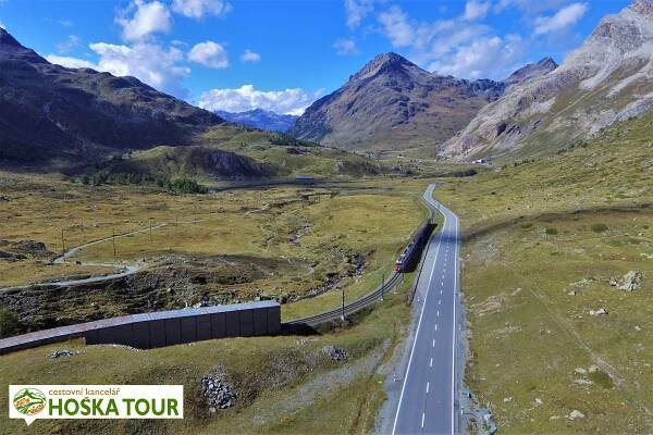 Vlak stoupá do sedla Bernina (2328 m) | CK HOŠKA TOUR