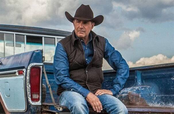 Seriál Yellowstone je novodobý western. Kevin Costner brání rodinný ranč