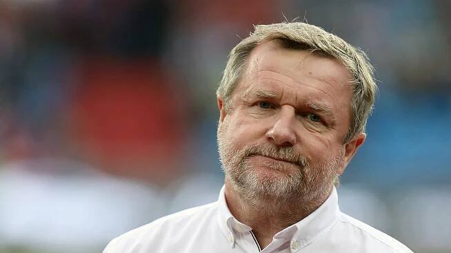 Pavel Vrba (na archivním snímku z 1. října 2022) se oficiálně stal novým trenérem fotbalistů Zlína. Moravský klub o podpisu smlouvy informoval 28. listopadu 2022 na internetových stránkách. Osmapadesátiletý kouč, který v říjnu skončil v Baníku Ostrava, převezme předposlední tým prvoligové tabulky na začátku zimní přípravy.