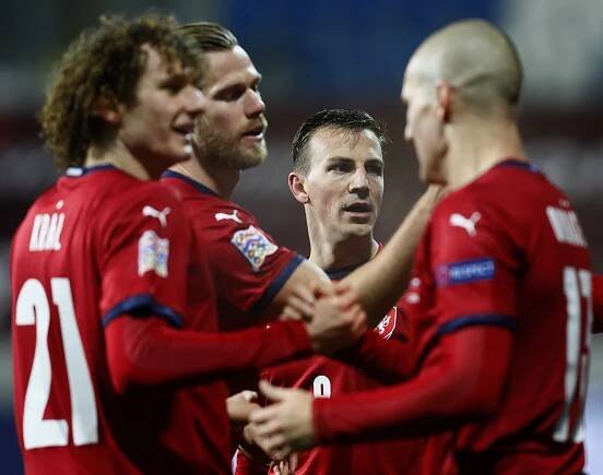 Čtveřice z bundesligy bude k dispozici až na úterní zápas ve Walesu