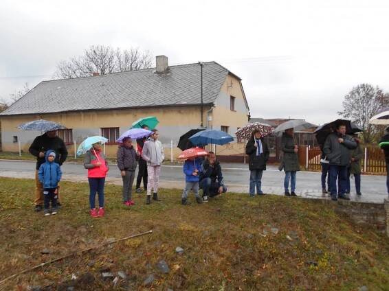 Slavnostní zasazení lípy - Oficiální stránky obce Osek
