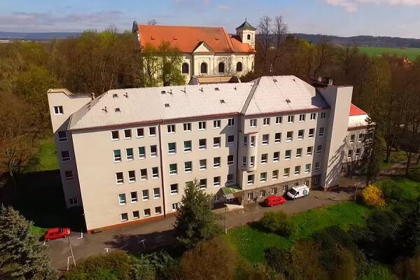 Rodinná nemocnice Svatá Anna: Pomáháme zpět do Života