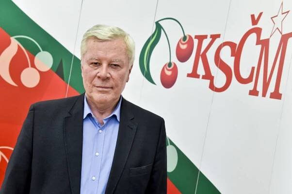 ÚS odmítl stížnost Skály, jenž zpochybnil sovětskou zodpovědnost za Katyň