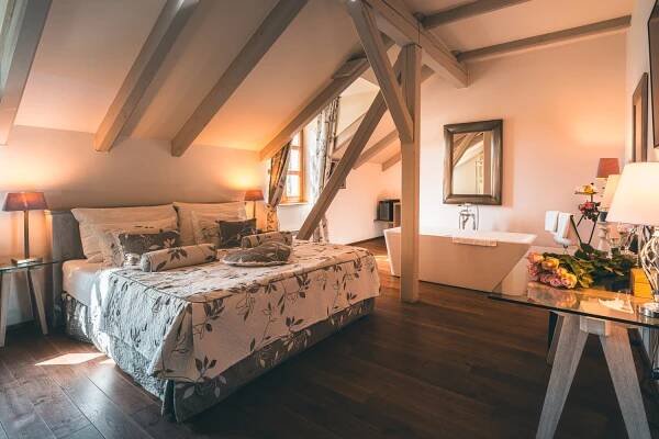 Romantický Hotel Mlýn Karlštejn | Vyletnik.cz