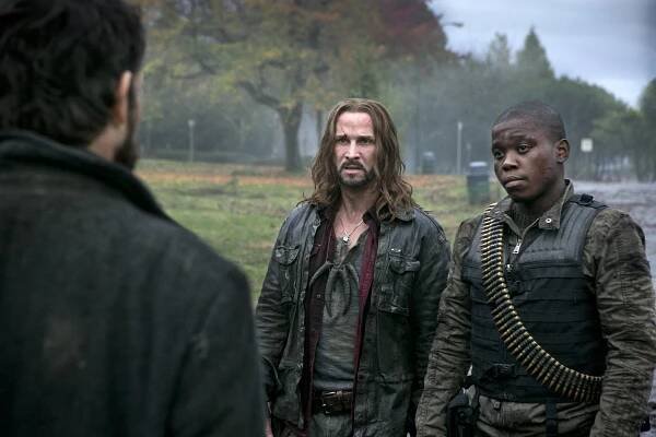Falling Skies - Brazil - Z filmu - Colin Cunningham, Mpho Koaho