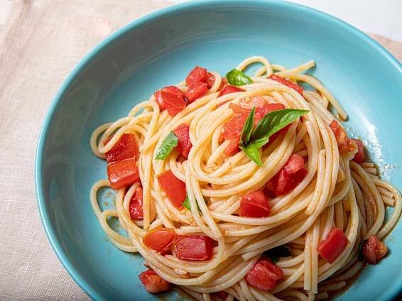 Spaghetti al Pomodoro Crudo (Spaghetti With No-Cook Raw Tomato Sauce) Recipe