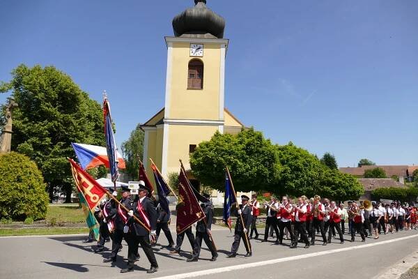 Na Hornim Štěpánově slavila dědina, hasiči ê Region Haná. Zajelê smê se tam mrknót takê!
