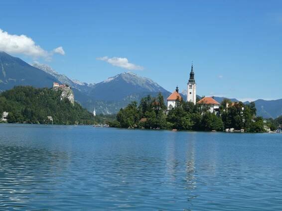 Slovenia (14 to 19 August 2019) – Moon River and We